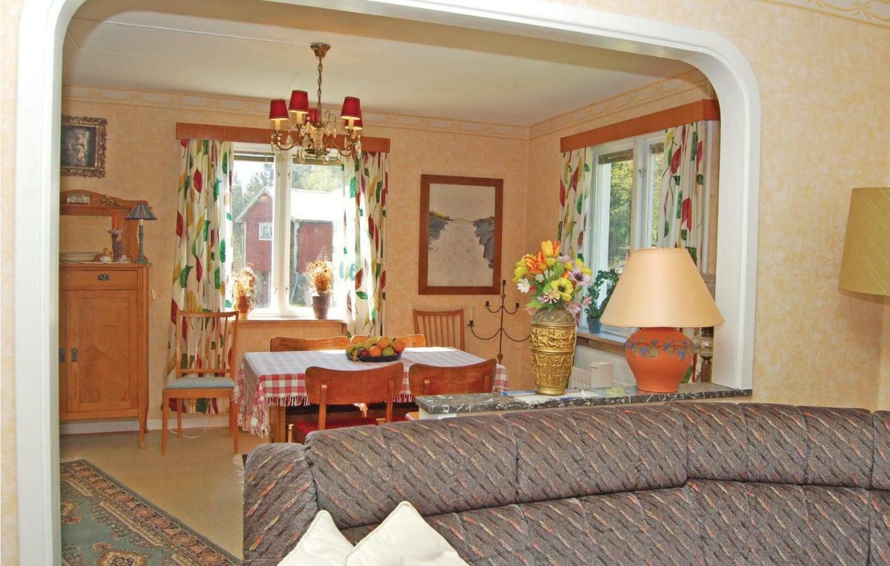 3 Bedroom Amazing Home In Lnsboda Falsehult エクステリア 写真